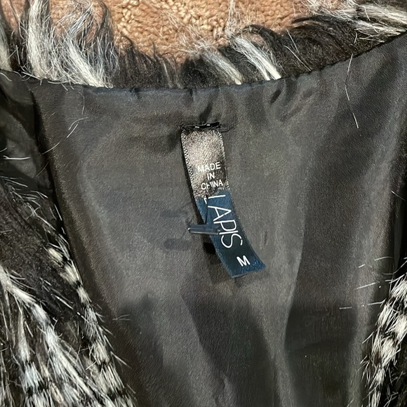 Lapis faux fur feathery vest, black & white, women’s size M - Picture 2 of 7